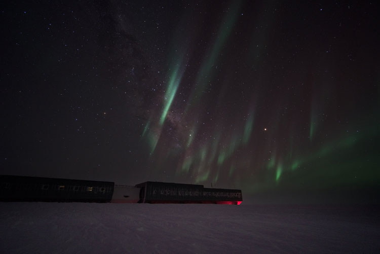 Streaks of auroras over South Pole station