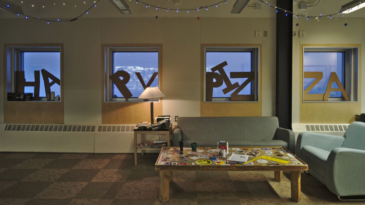 Large letters spelling "Happy Pizza" spread out across 4 window sills