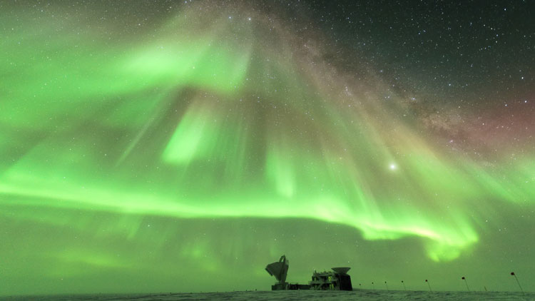 Bright green auroras over the South Pole Telescope