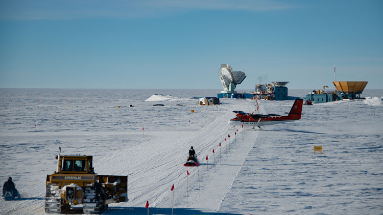 Traffic (small plane and misc snow vehicles) at the South Pole