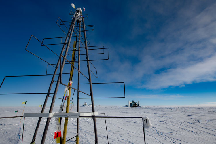 Antenna foreground, IceCube Lab in distance