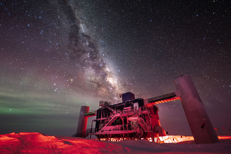IceCube Lab, with stars and Milky Way overhead.