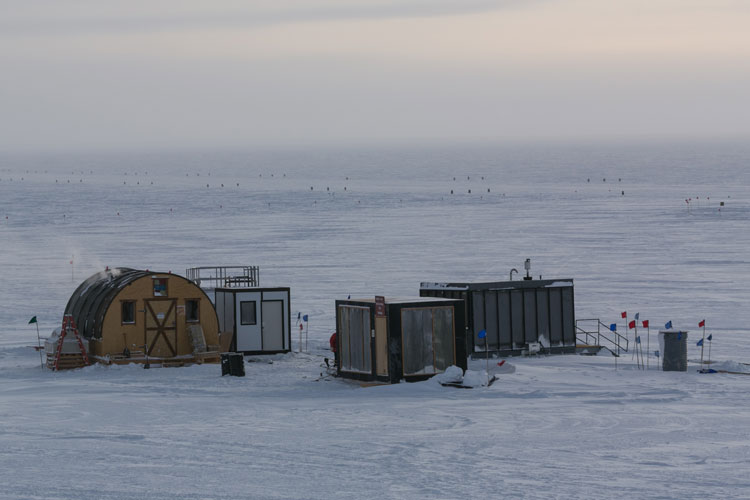 Airport buildings cleared of snow at South Pole