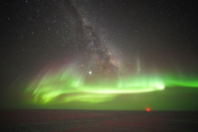 Dark sky, green auroras