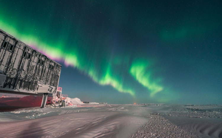 Two long tracks of auroras over South Pole station