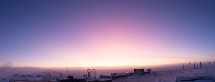 Pre-sunrise panorama at South Pole