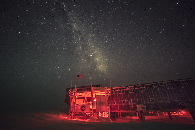 Milky Way over South Pole station