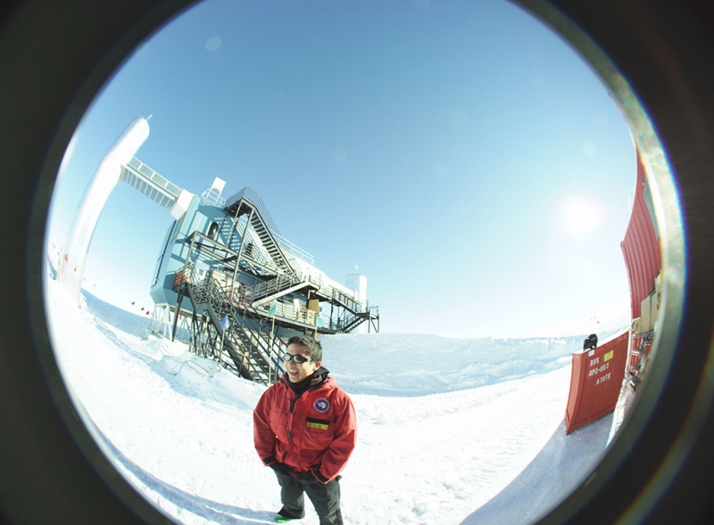 <span class="jb-title"><em>Chasing the Ghost Particle</em> exposes viewers to the experience of living and working in the harsh conditions at the South Pole. Large project construction, in a landscape dominated by a vast expanse of snow and ice, requires special expertise, technical innovation, and the supportive collaboration of a devoted team.</span><br/>
